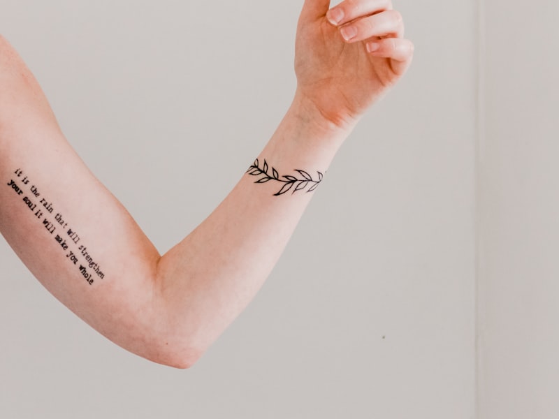 Tatuaje mediano (5-15 cm)